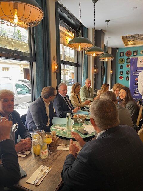 ﻿Geoffroy Boulard , Maire du 17eme - Emmanuelle Hoffman, Députée - Franck Thomasse, Président CGAD IDF - Patrick Briallard , Président CNAMS IDF - Jeannine Adam, CAPEB IDF - Michel Picon, Président U2P nationale et Christophe Sans, Président U2P IDF